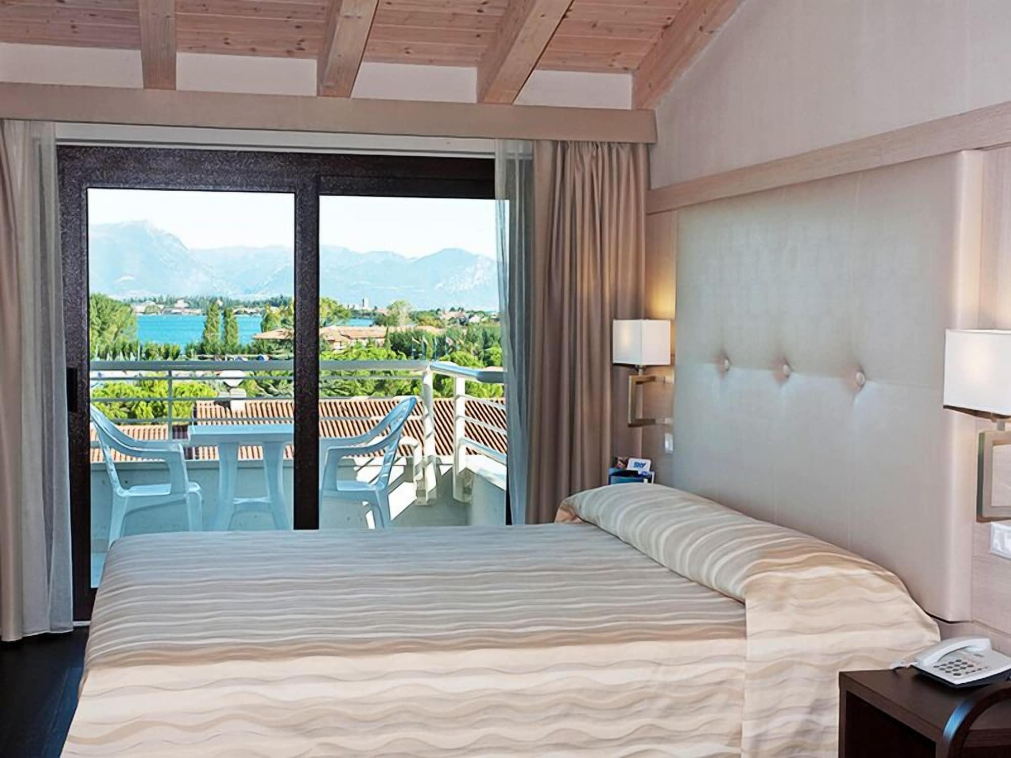 Hotel Porto Azzurro سيرمِيوني المظهر الخارجي الصورة