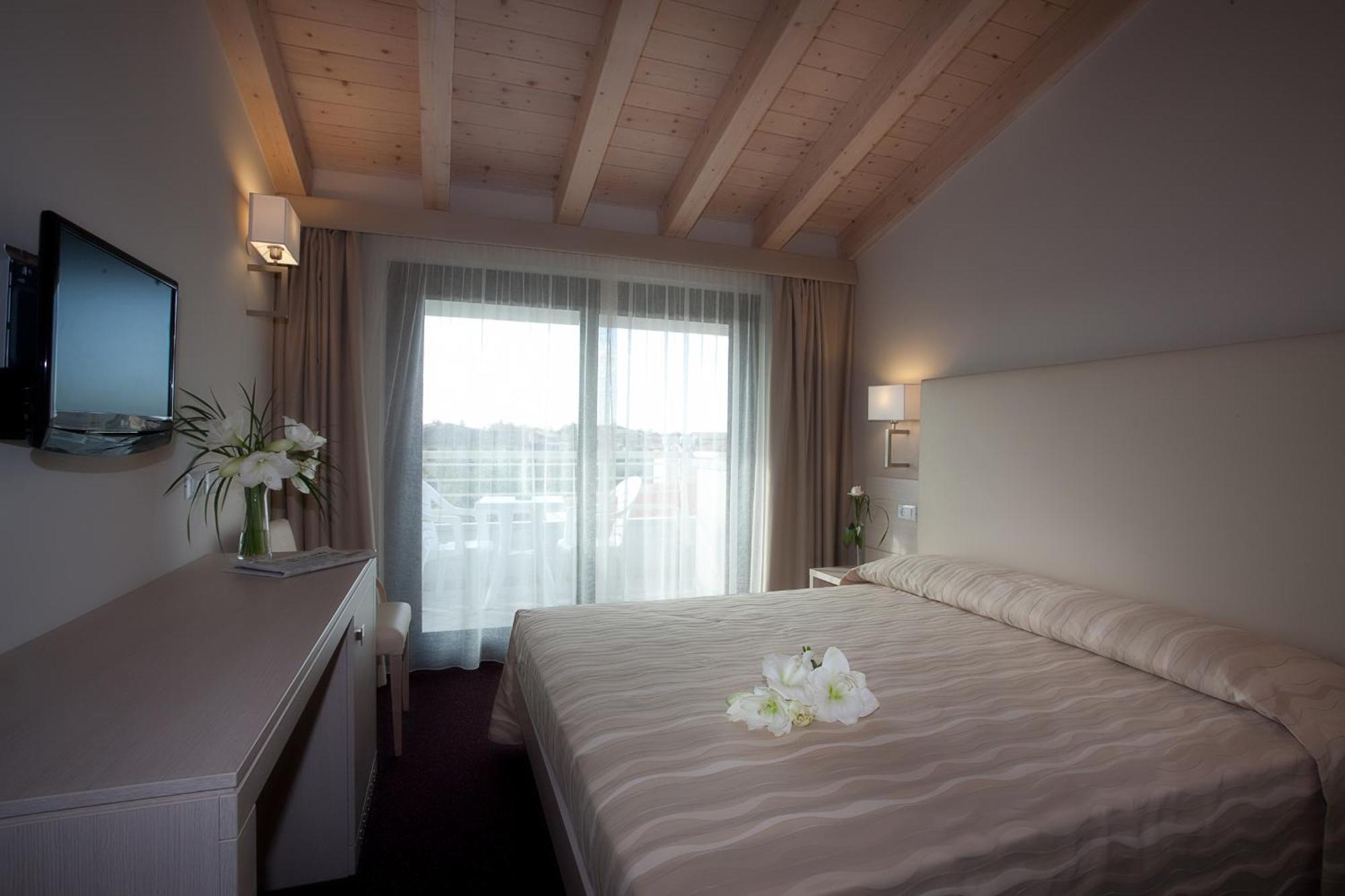 Hotel Porto Azzurro سيرمِيوني المظهر الخارجي الصورة